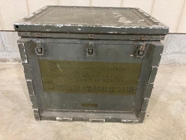 US MILITARY RADIO CRATE