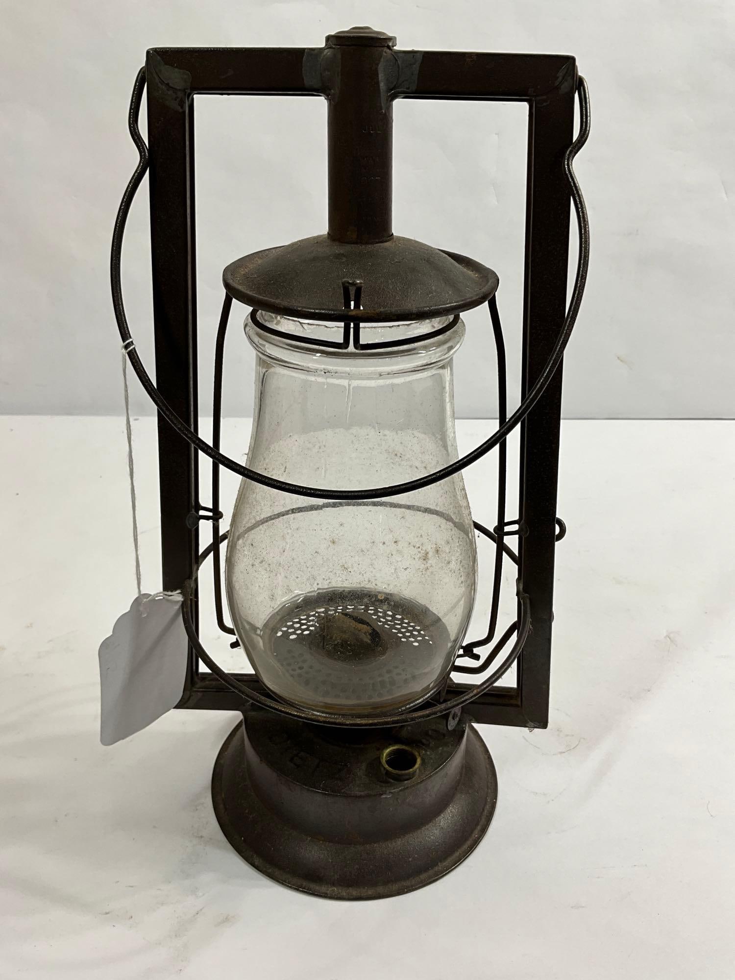 VICTOR DIETZ OIL LANTERN (1 of 7)