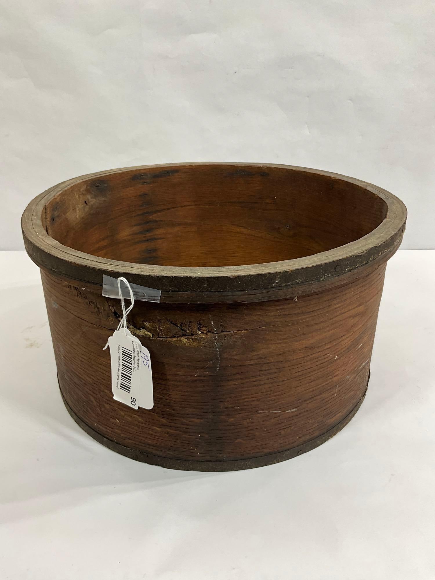 GREAT EARLY WOODEN GRAIN MEASURE (1 of 5)