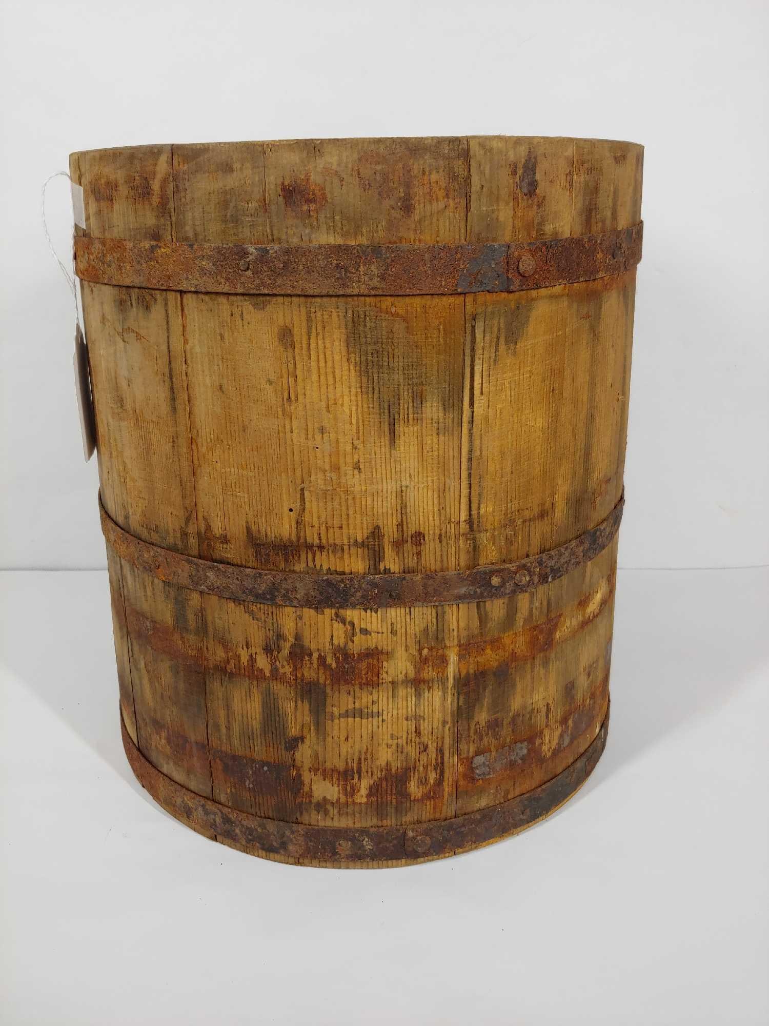 PRIMITIVE WOODEN BARREL (1 of 4)