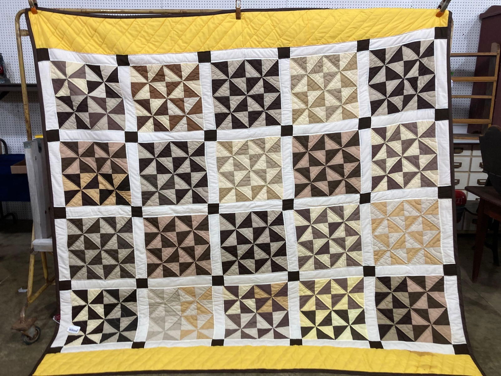AMISH HAND STITCHED PRAIRIE STAR QUILT (1 of 5)