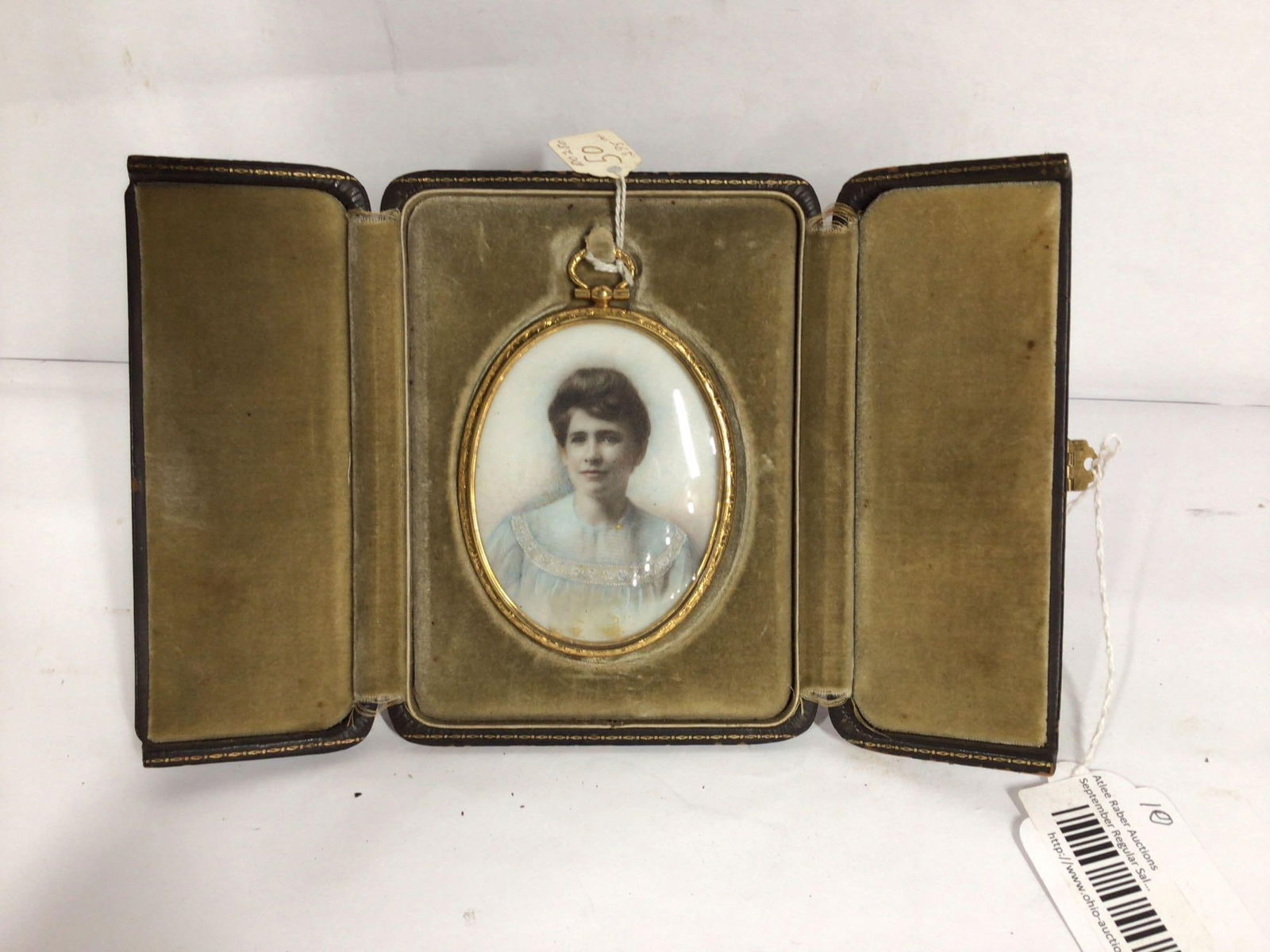 19th c leather portrait box w/pendant and period photo (1 of 7)