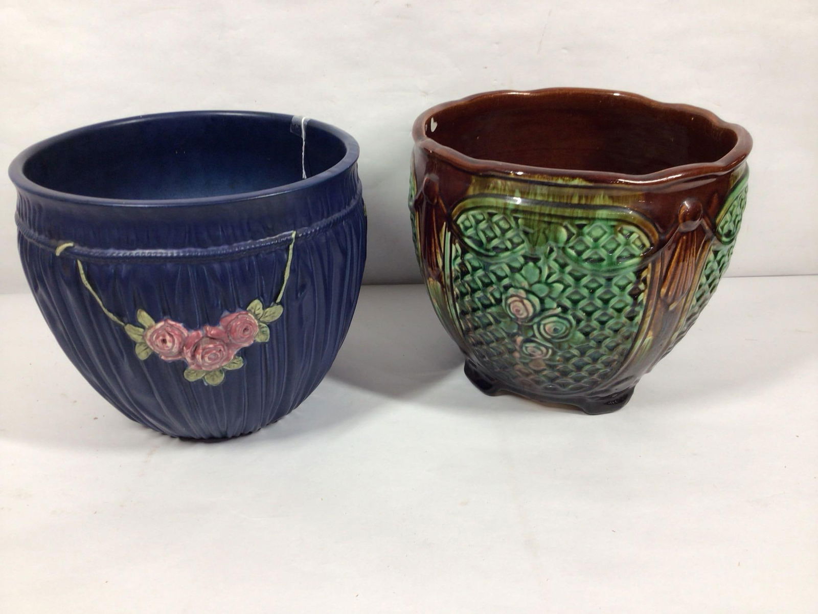 ROSEVILLE AND WELLER POTTERY PLANTERS (1 of 5)