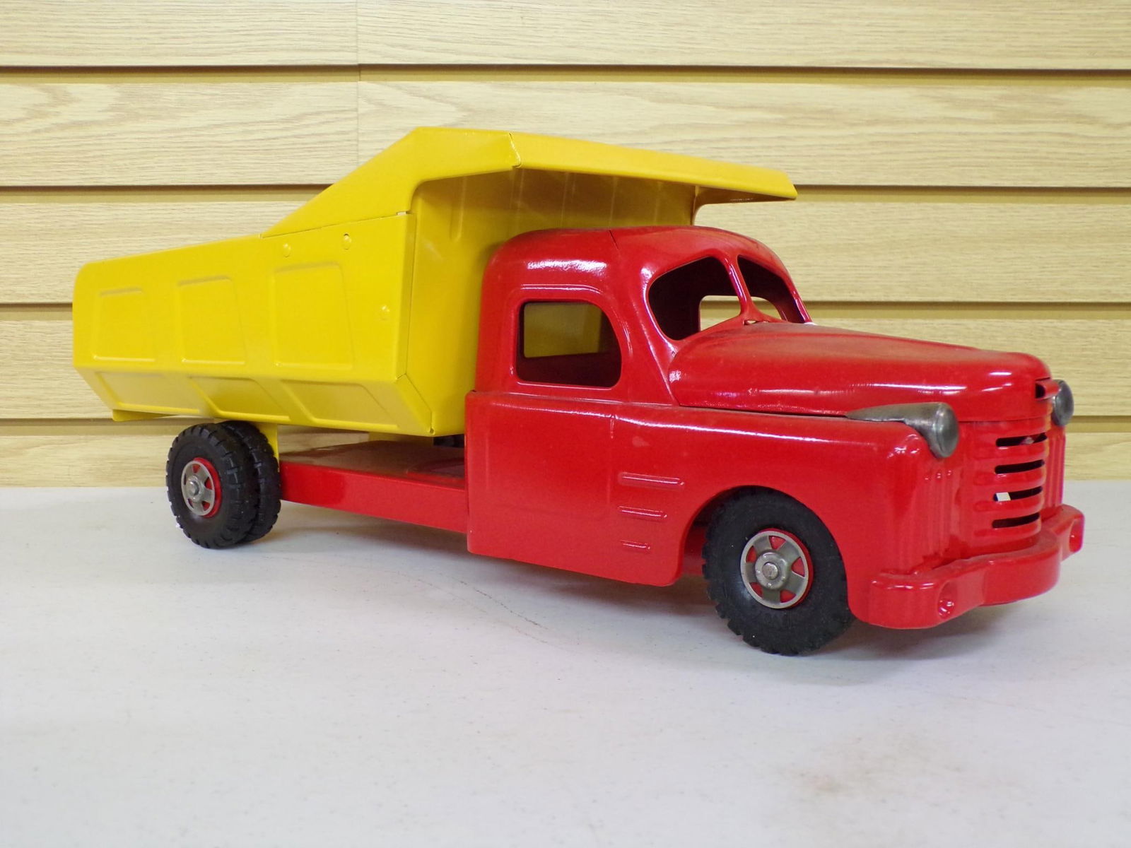 STRUCTO PRESSED STEEL DUMP TRUCK (1 of 5)