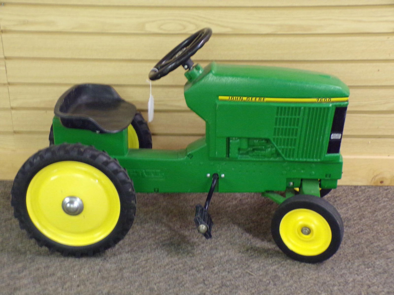 ERTL JOHN DEERE 7600 WF PEDAL TRACTOR (1 of 7)