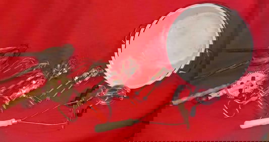 ENAMEL PAN AND KITCHEN UTENSILS