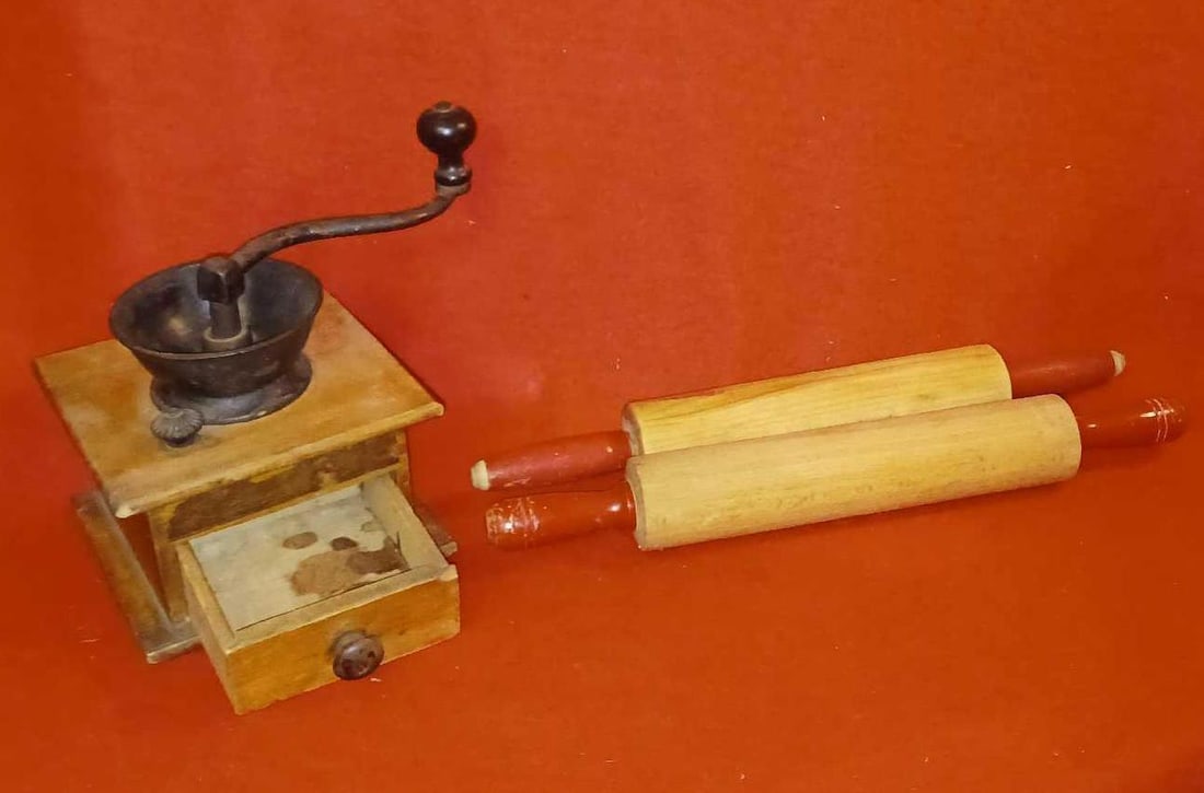 RED HANDLED ROLLING PINS AND COFFEE MILL (1 of 4)