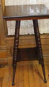 MAHOGANY TURNED LEG ENTRY TABLE