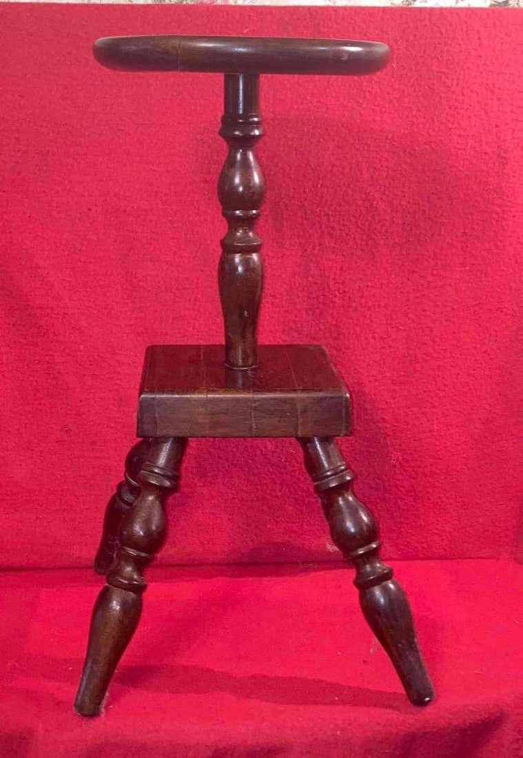 EARLY AMERICAN TURNED PLANT STAND (1 of 3)