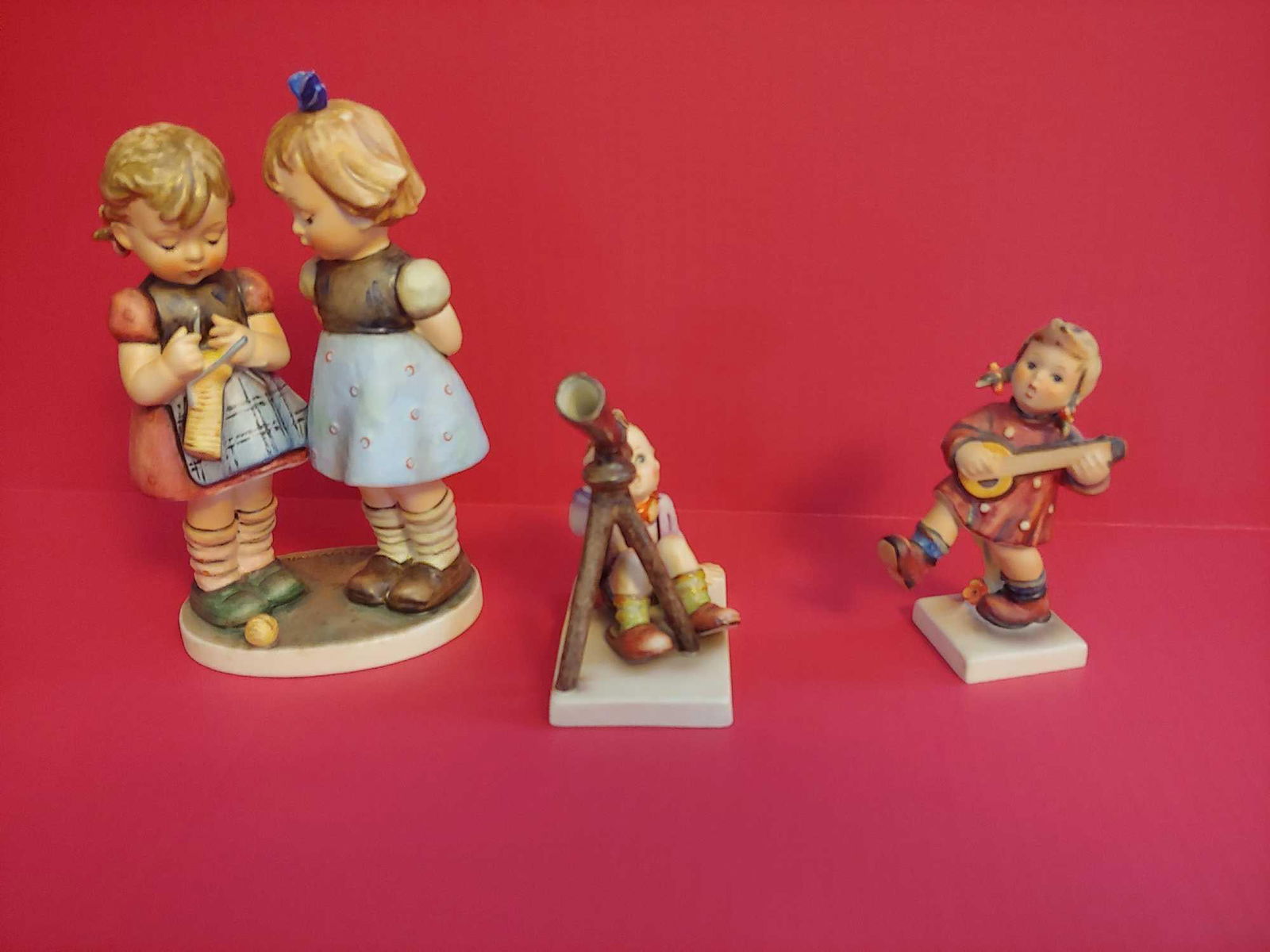 GOEBEL HUMMEL LOT OF 3 VARIOUS FIGURINES INC. 1 SIGNED (1 of 9)