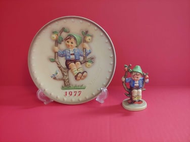 GOEBEL HUMMEL FIGURINE W/ 1977 MATCHING PLATE