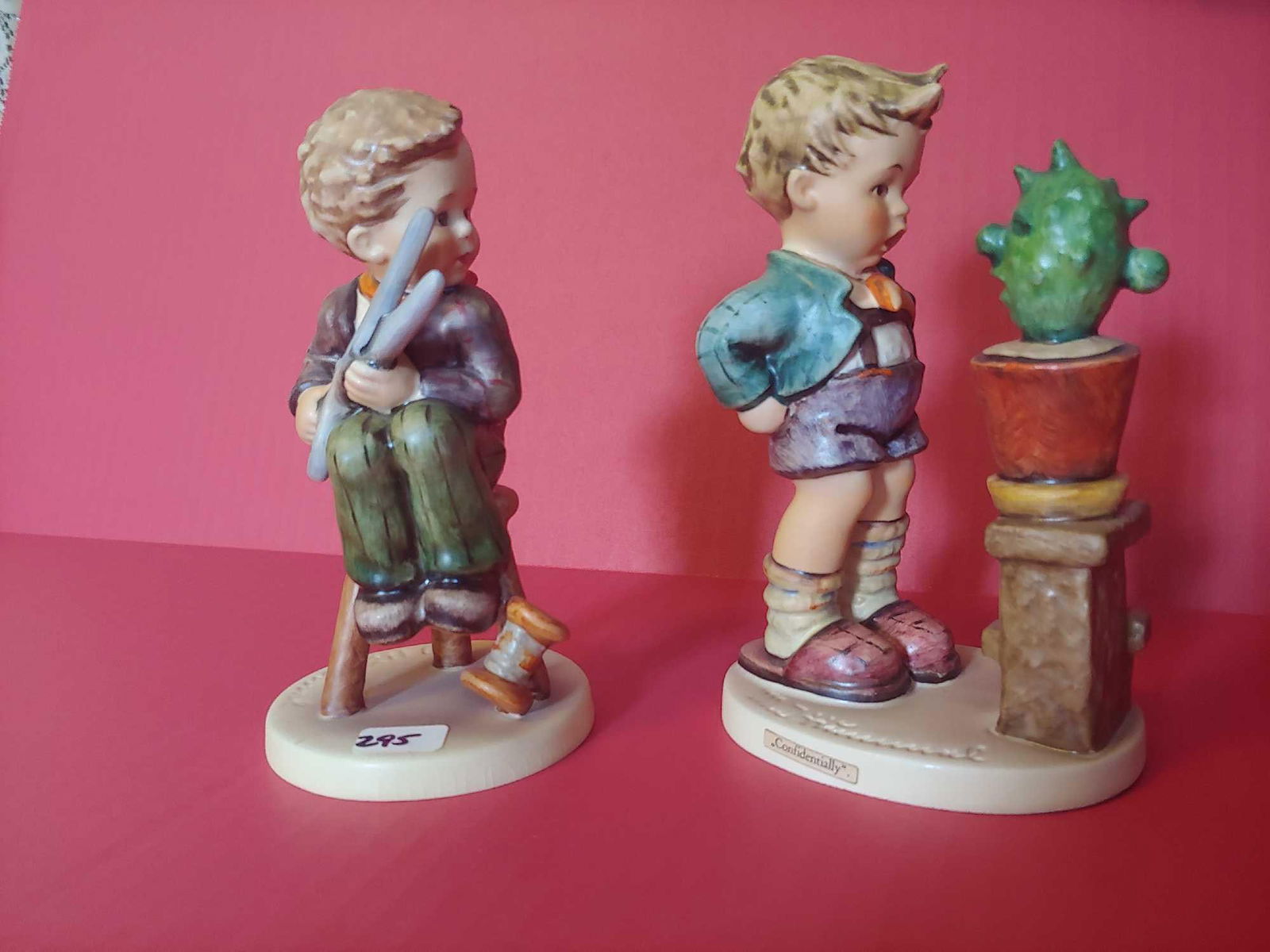 GOEBEL HUMMEL FIGURINE LOT OF 2 WITH ONE BEING SIGNED: SHOWING NO CHIPS, CRACKS OR BREAKS 6" H