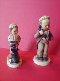 GOEBEL HUMMEL FIGURINE LOT OF 2 WITH BOTH BEING SIGNED