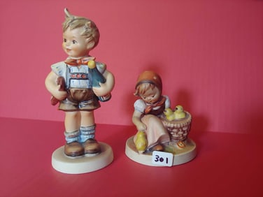 GOEBEL HUMMEL FIGURINE LOT OF 2 WITH ONE SIGNED