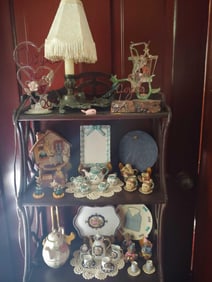 ASSORTED LOT OF MINIATURE TEA SETS, BLOWN GLASS DECOR ITEMS AND MORE