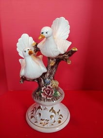 CAPODIMONTE TWO TURTLE DOVES ON A TREE W/ PEDESTAL BASE FIGURAL STATUE