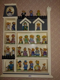 FRANKLIN MINT HOTEL TEDDINGTON BEAR SHELF AND FIGURINES LOT