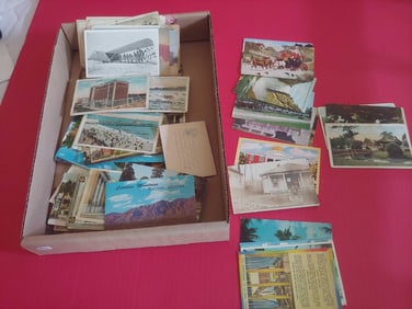 ASSORTED LOT OF EARLY POSTCARDS BEING POSTMARKED MOSTLY SOUVENIR CARDS