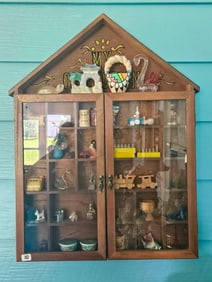 WALL HANGING 2 GLASS DOOR SHELVED COMPARTED MINIATURE DISPLAY W/ MINIATURES