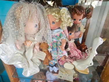PRECIOUS MOMENTS LOT OF DOLLS, FIGURINES AND MORE