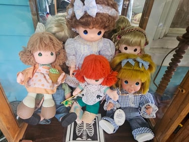 PRECIOUS MOMENTS LOT OF DOLLS