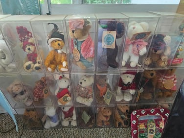 BOYDS BEARS VINTAGE PLUSH COLLECTIBLES IN DISPLAY CASES LOT OF 23 PLUS DISNEY FIGURINE COLLECTIBLES