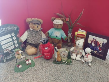 GOLFERS COLLECTIBLE LOT INC. FIGURINES, WALL HANGING, NOVELTY ITEMS, TY AND BOYDS