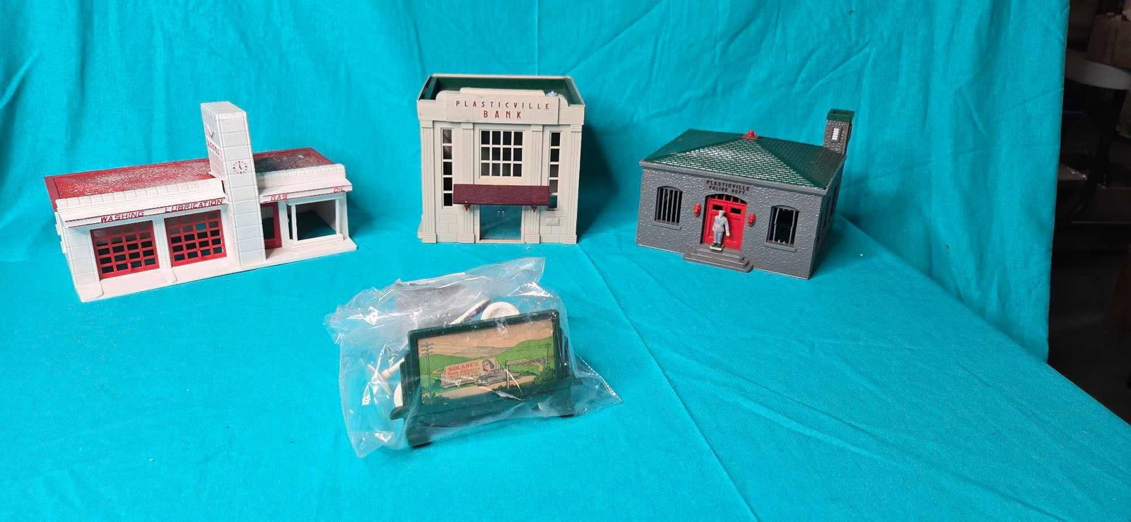 3 plasticville houses (1 of 12)