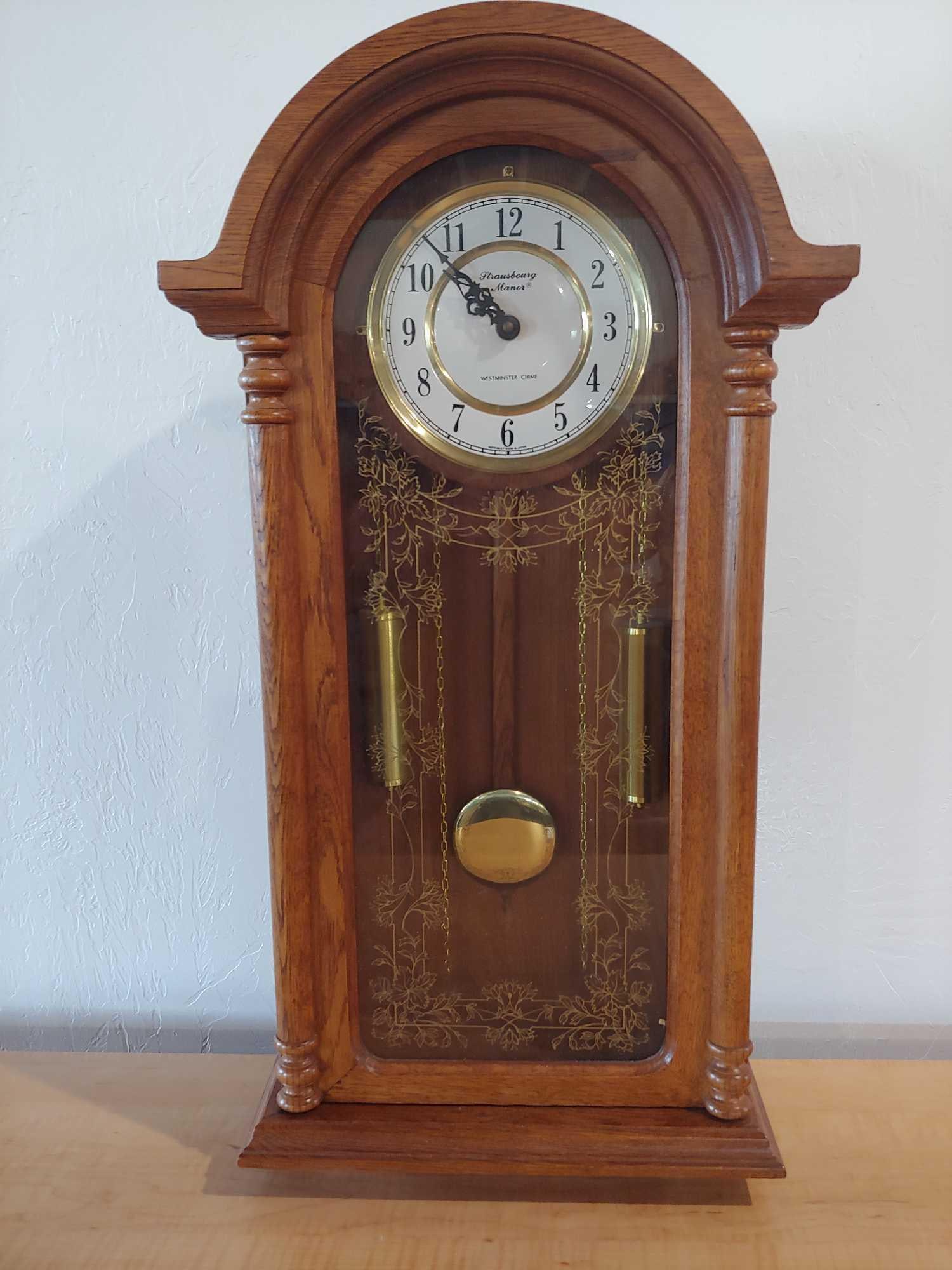 Strausbourg manor wall clock in oak wood battery operated (1 of 5)