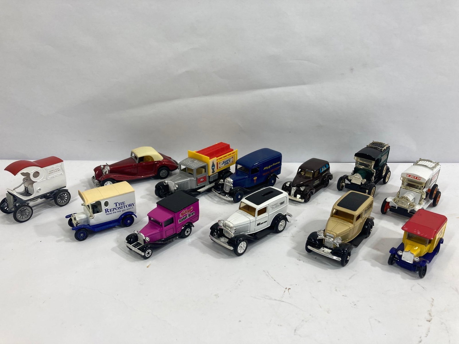 ERTL ADVERTISING LOT OF 12 SCALE MODEL CARS INC. KELLOGS, FORD, REPOSITORY AND MORE (1 of 4)