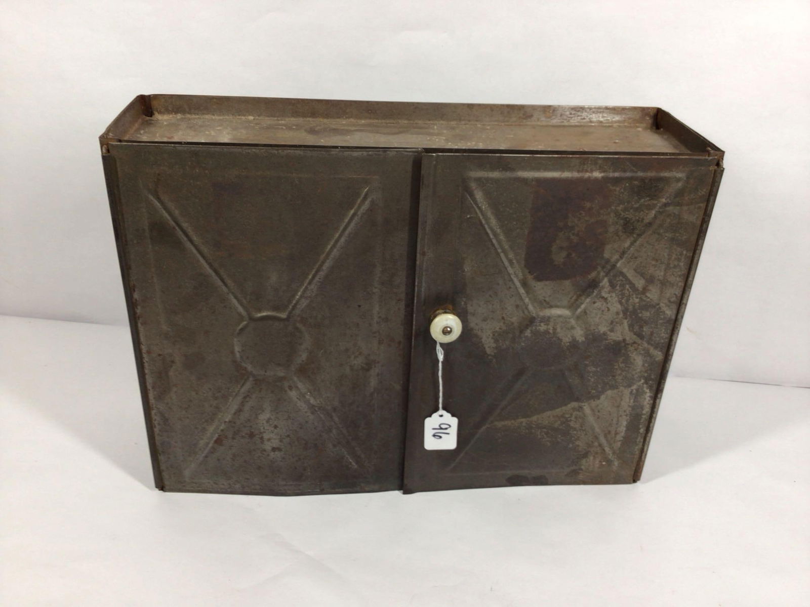 EARLY TIN 2 DOOR SHELVED WALL HANGING CABINET W/ PORCELAIN KNOB AND BOTTOM HOOKS (1 of 4)