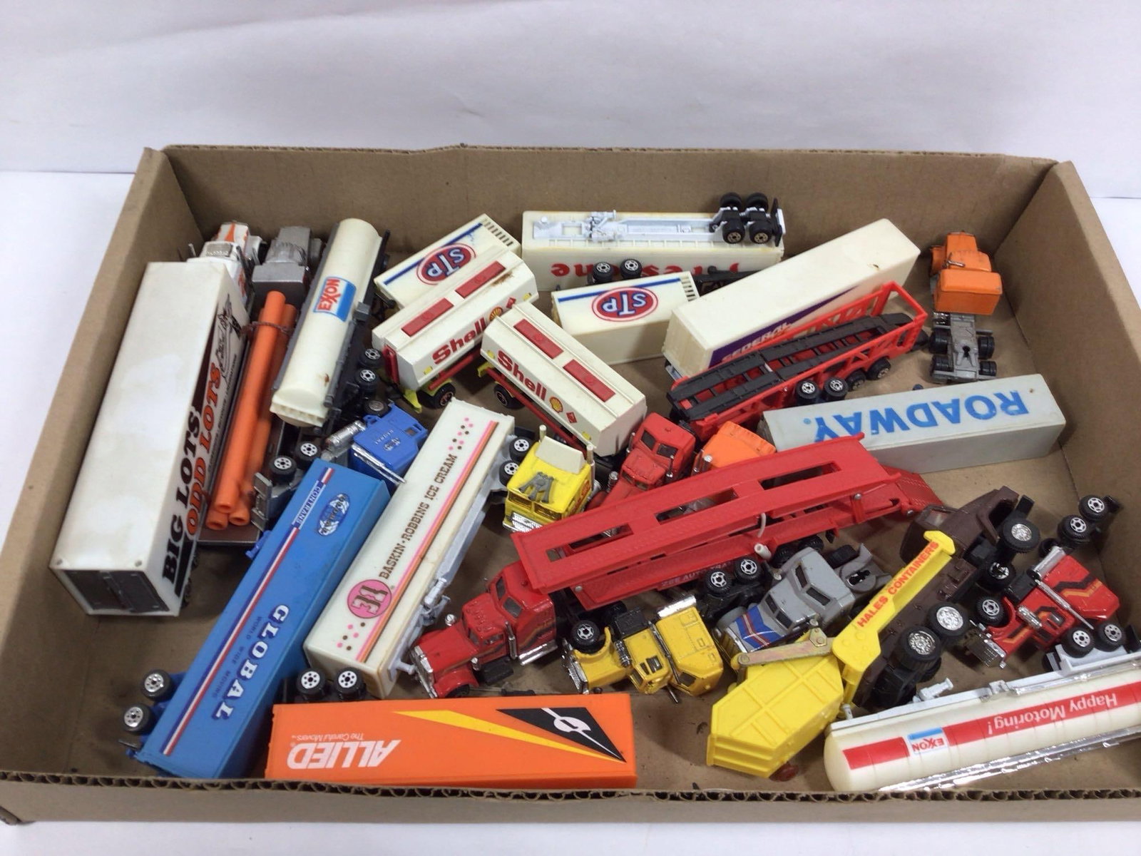 ADVERTISING LOT OF VARIOUS SCALE MODEL CARS & TRUCKS INC. GAS, OIL,TRANSPORT AND MORE (1 of 2)