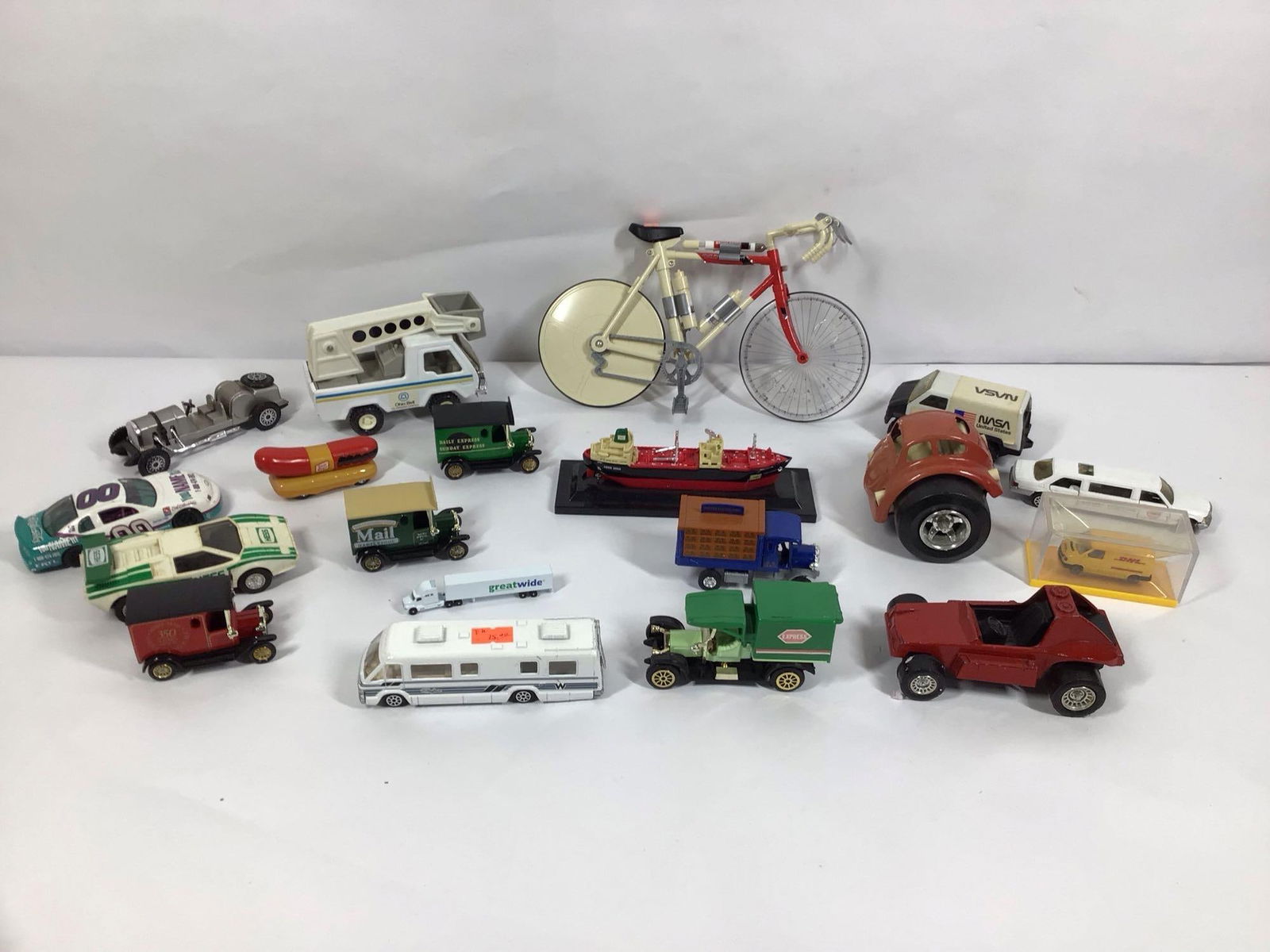 LOT OF VINTAGE SCALE MODEL VEHICLES - CARS, TRUCKS, ADVERTISNG INC. TONKA, ERTL, AND MORE (1 of 4)