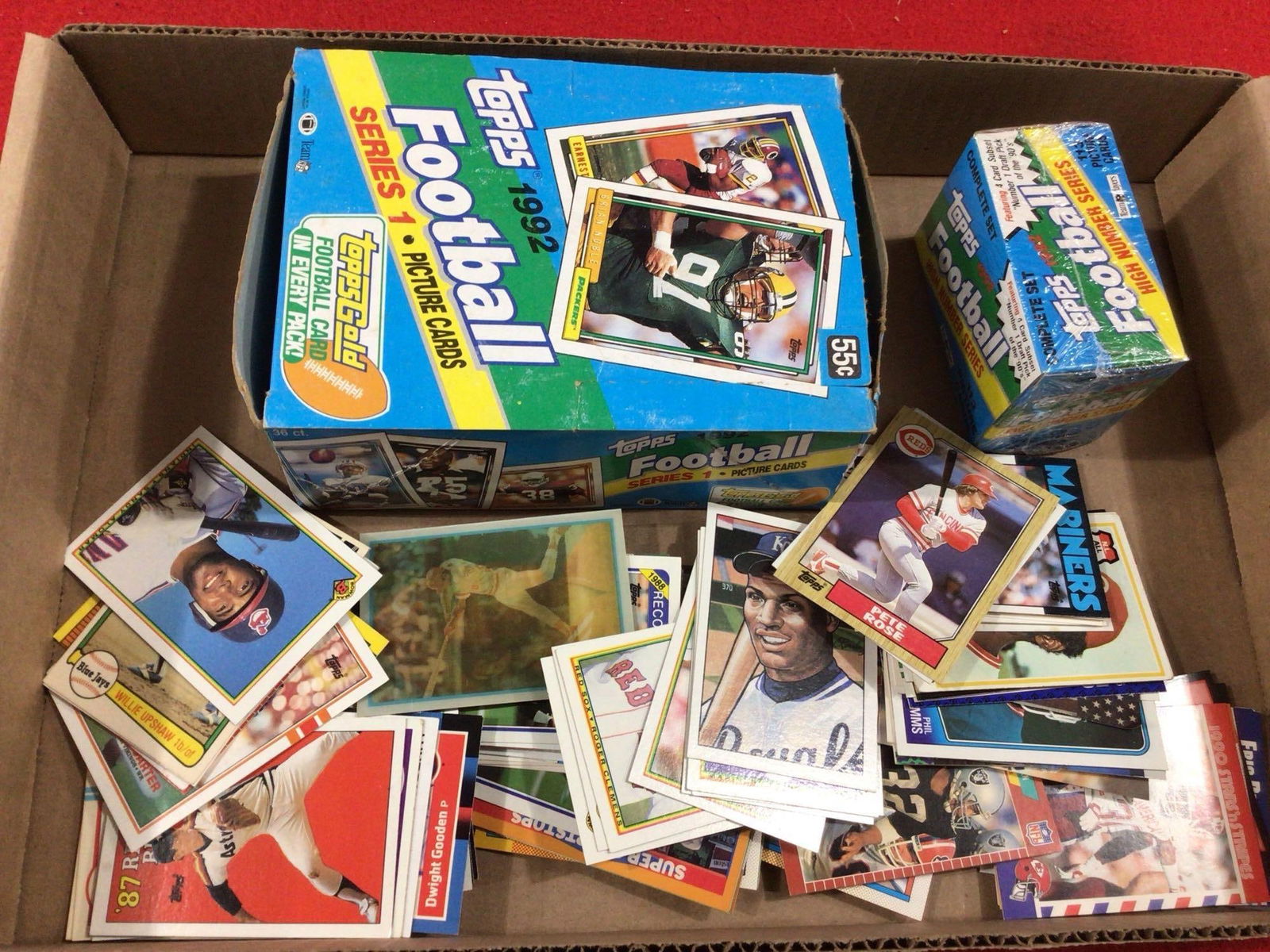 1992 TOPPS FOOTBALL AND BASEBALL CARDS (1 of 3)