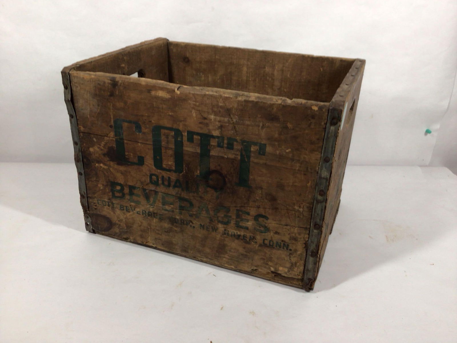 COTT BEVERAGE CORP. WOOD SHIPPING CRATE (1 of 4)