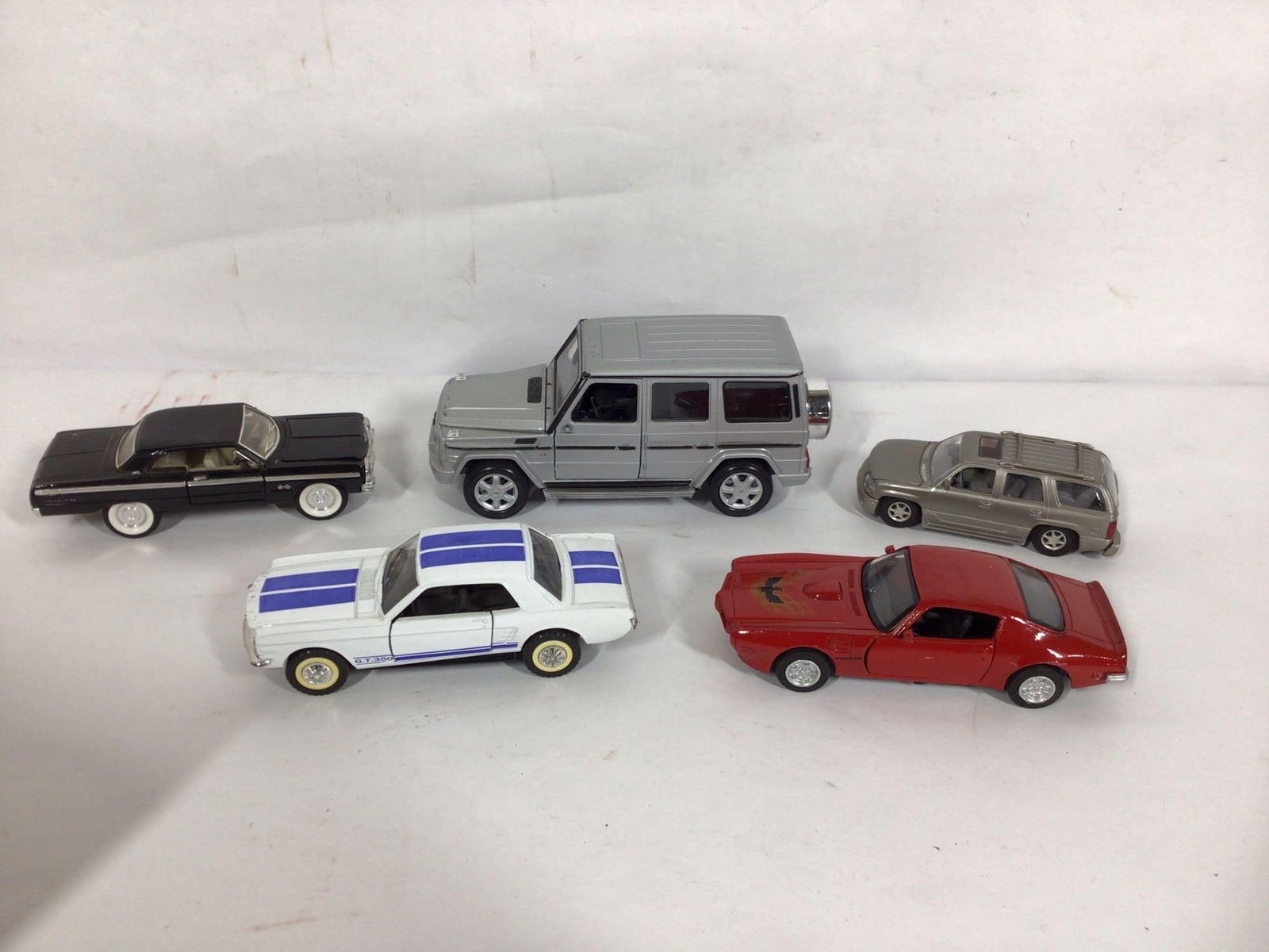 LOT OF 5 VARIOUS SCALE MODEL CARS (1 of 5)