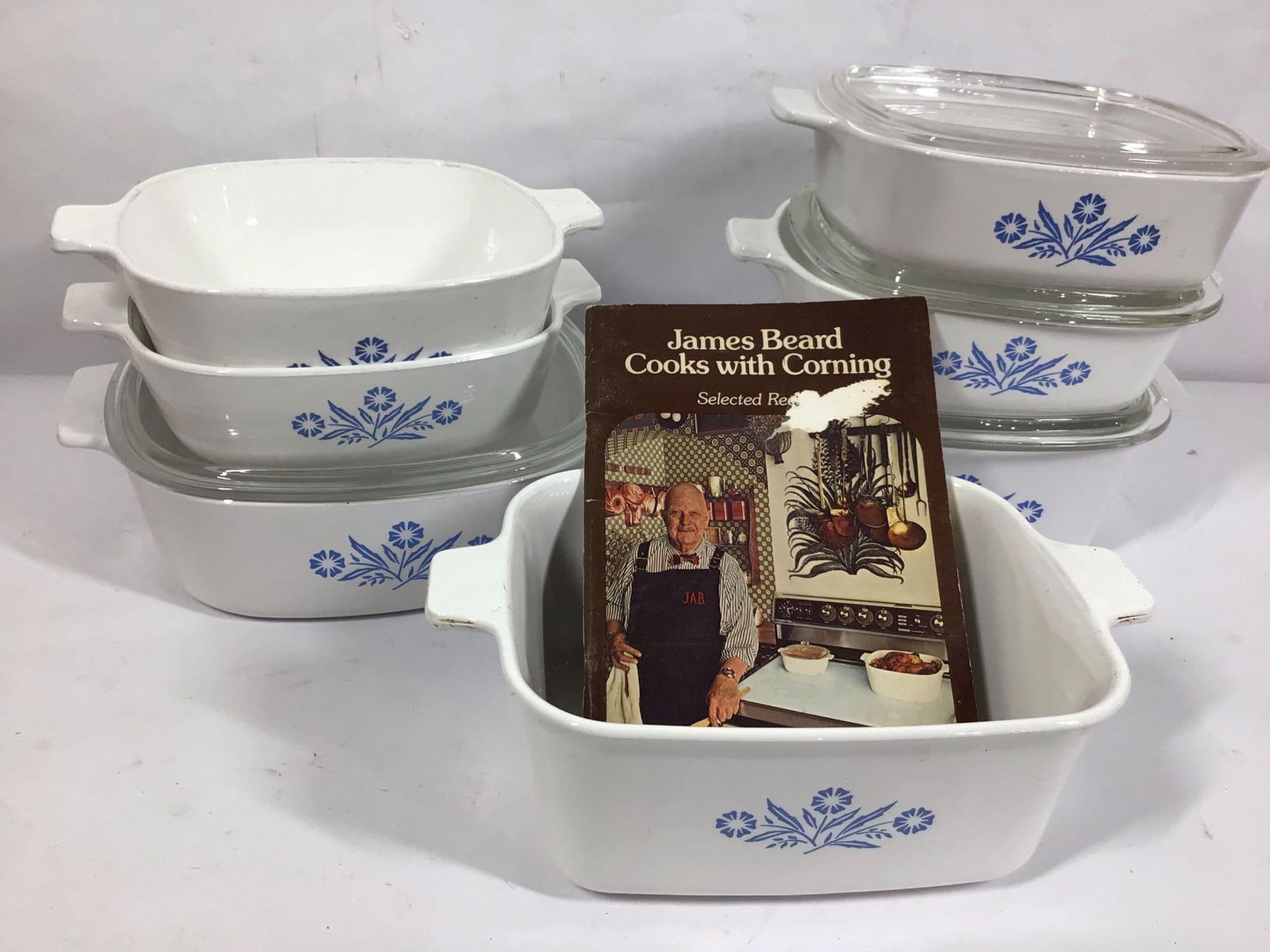 CORNING WARE CASSEROLE DISH LOT INC. 7 PCS. SOME LIDS AND ORIGINAL BOOKLET (1 of 5)