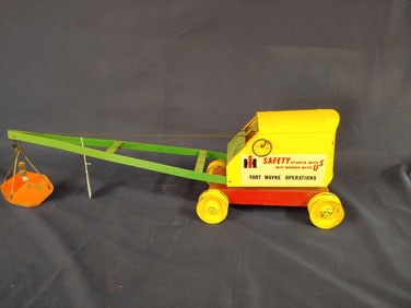 IH PRESSED STEEL CRANE