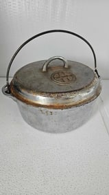 GRISWOLD #9 DUTCH OVEN