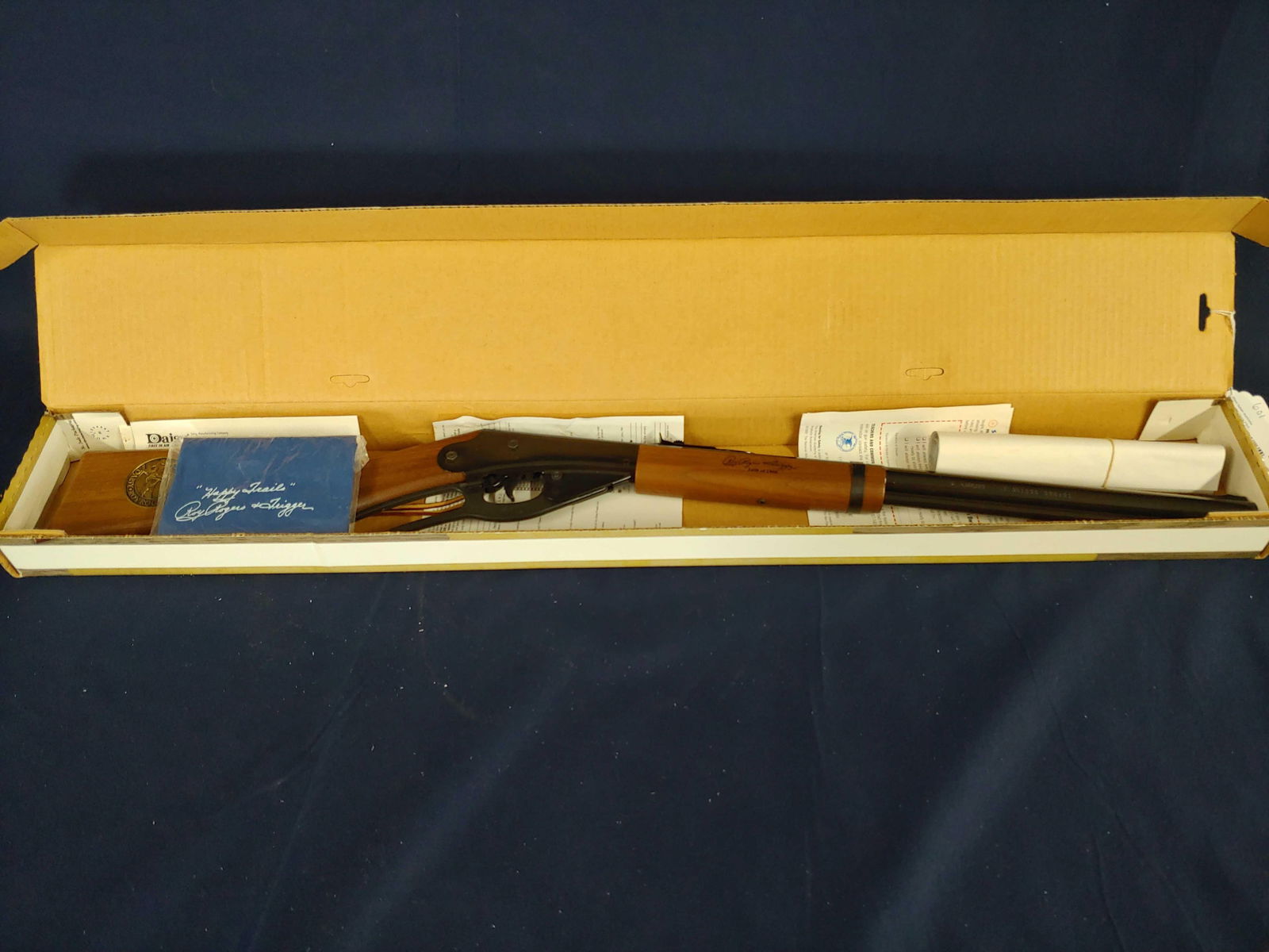 ROY ROGERS AND TRIGGER COLLECTORS EDITION BB GUN: ORIGINAL BOX. DAISY 650 SHOT LEVER ACTION REPEATER