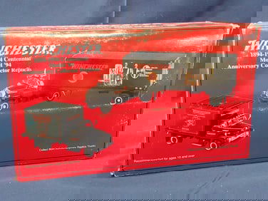 FIRST GEAR WINCHESTER 1894-1994 CENTENNIAL MODEL 94 SPECIAL EDITION 1960 MODEL B-61 TRACTOR AND