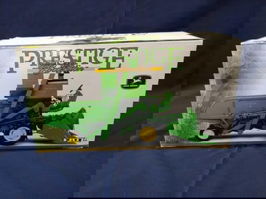 ERTL PRESTIGE COLLECTION JOHN DEERE 45 COMBINE