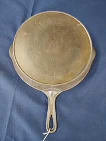 ERIE NO. 9 CAST IRON FRYER SKILLET W/ FIRE RING