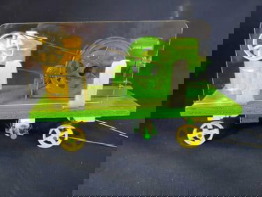 ERTL JOHN DEERE MODEL E ENGINE W/ ICE CREAM FREEZER BATTERY OP WORKING MODEL