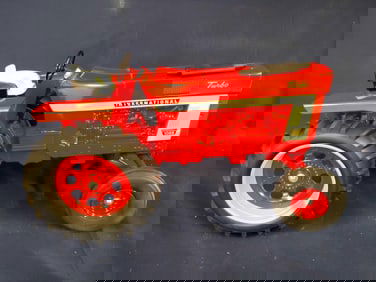 FARMALL INTERNATIONAL TURBO WF 1066 WHITE STRIPE 100 YEAR ANN. SPECIAL 1/8 SCALE EDITION TRACTOR