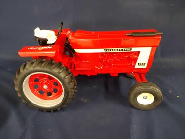 FARMALL INTERNATIONAL 966 WHITE STRIPE 1/8 SIGNED 100 YEAR ANNIVERSARY