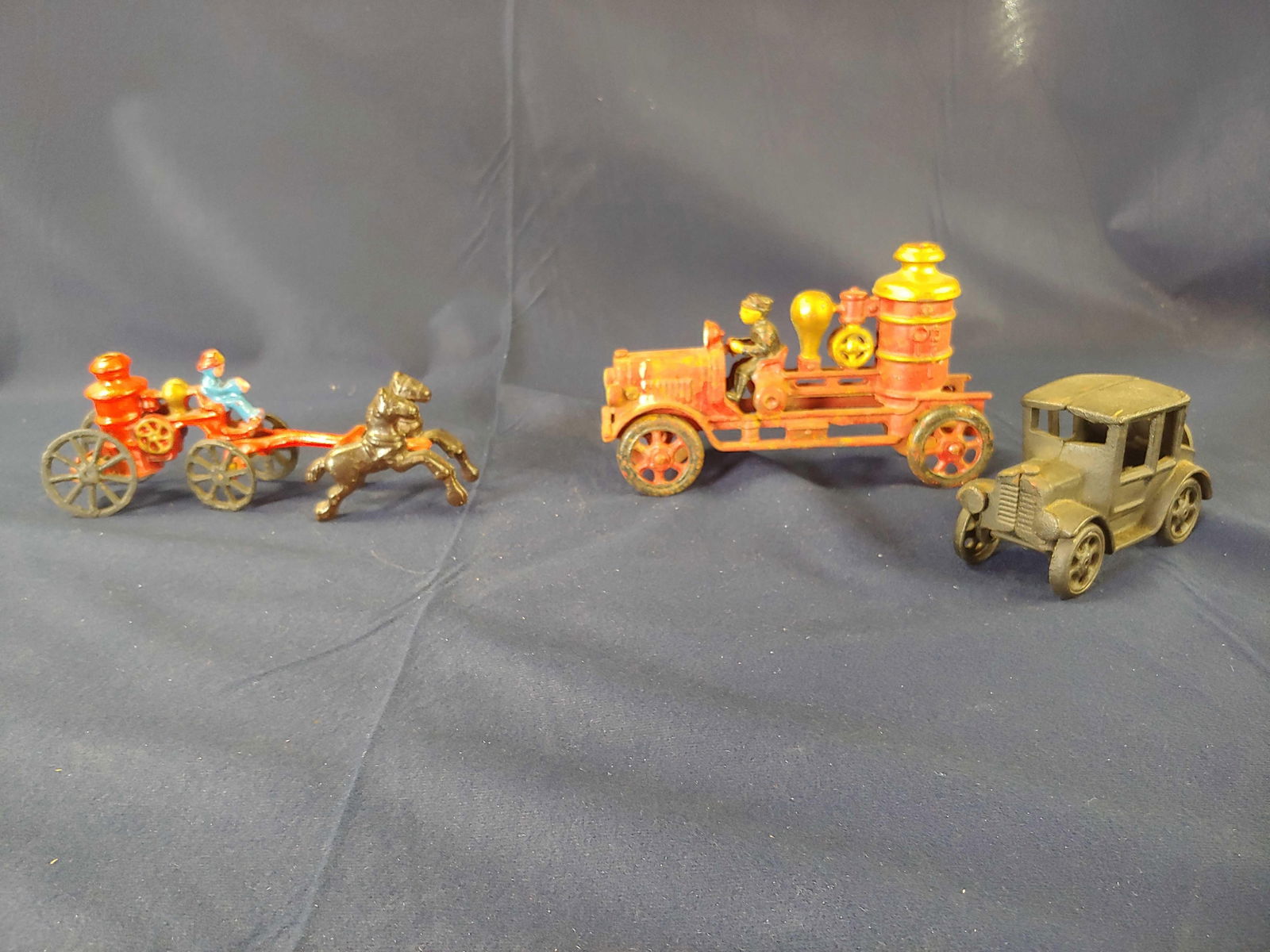 CAST IRON LOT INC. HORSE DRAWN FIRE WAGON, CAR AND FIRE ENGINE (1 of 8)