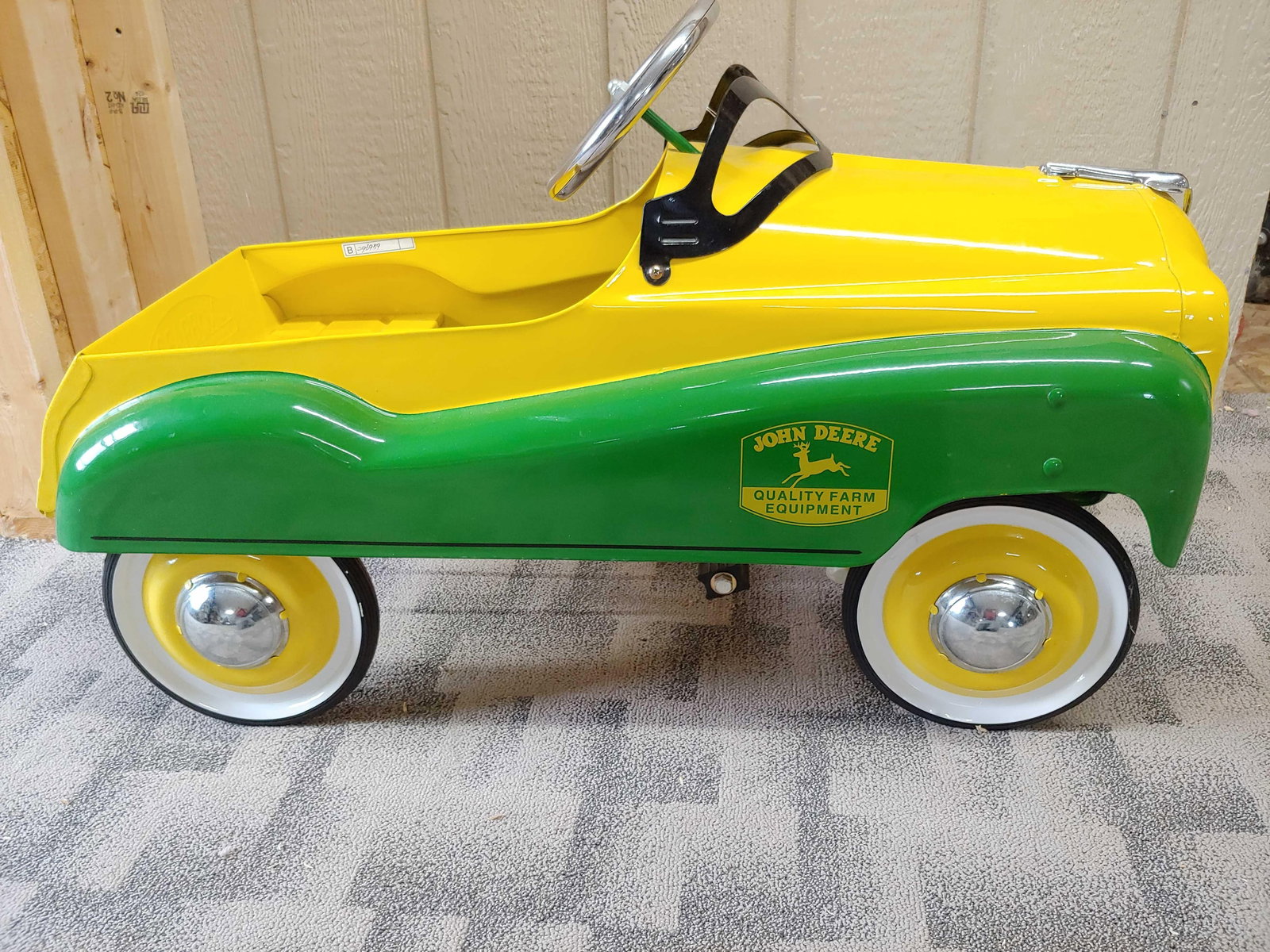 MODERN GEARBOX  JOHN DEERE PEDAL CAR (1 of 7)