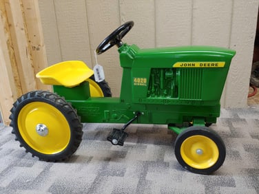 ERTL JOHN DEERE 4020 DIESEL PEDAL TRACTOR