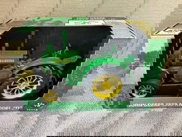 ERTL JOHN DEERE 1939 MODEL D 1/8 SCALE TRACTOR